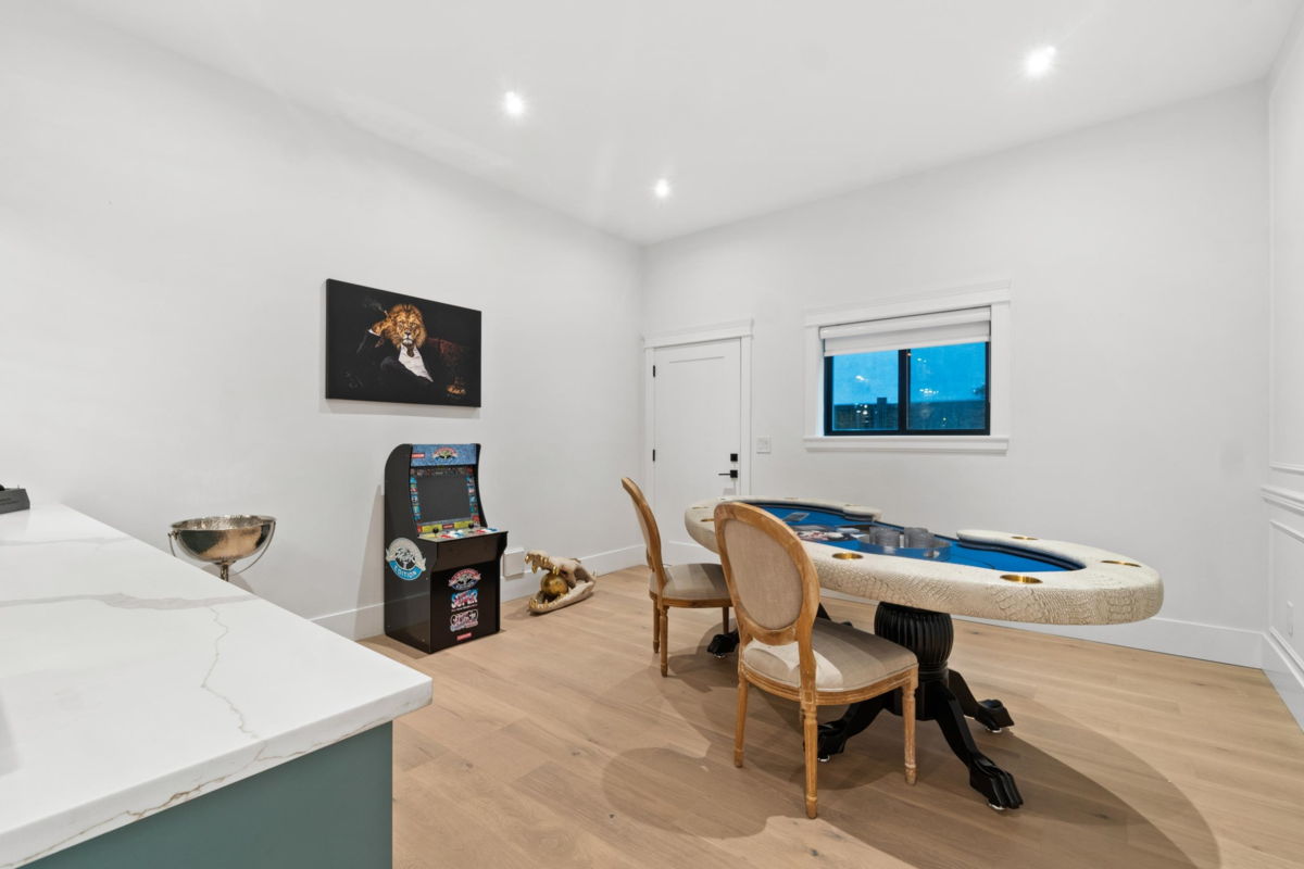 Kitchen Island Photo of 12686 25 Avenue, Surrey, BC