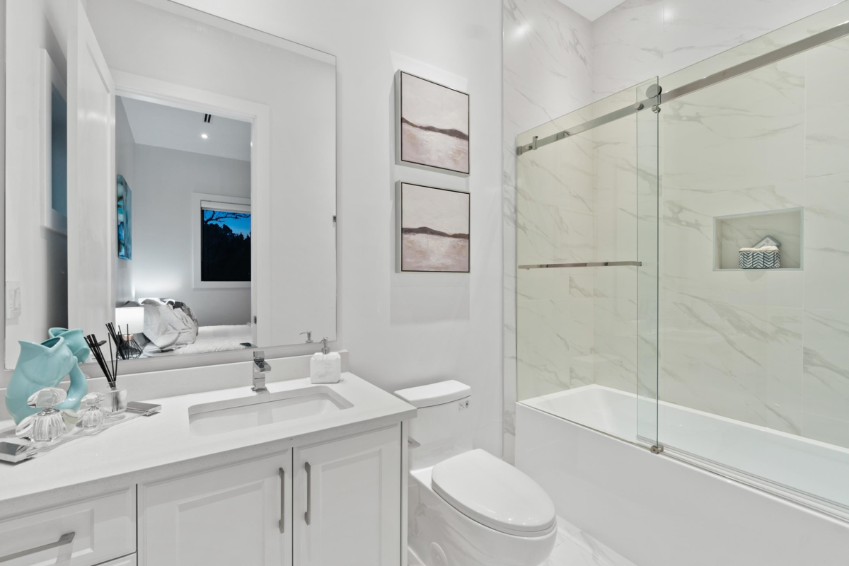 Staircase Photo of 12686 25 Avenue, Surrey, BC