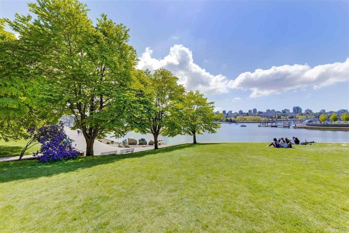 Entry Foyer Photo of 10A 199 Drake Street, Vancouver, BC
