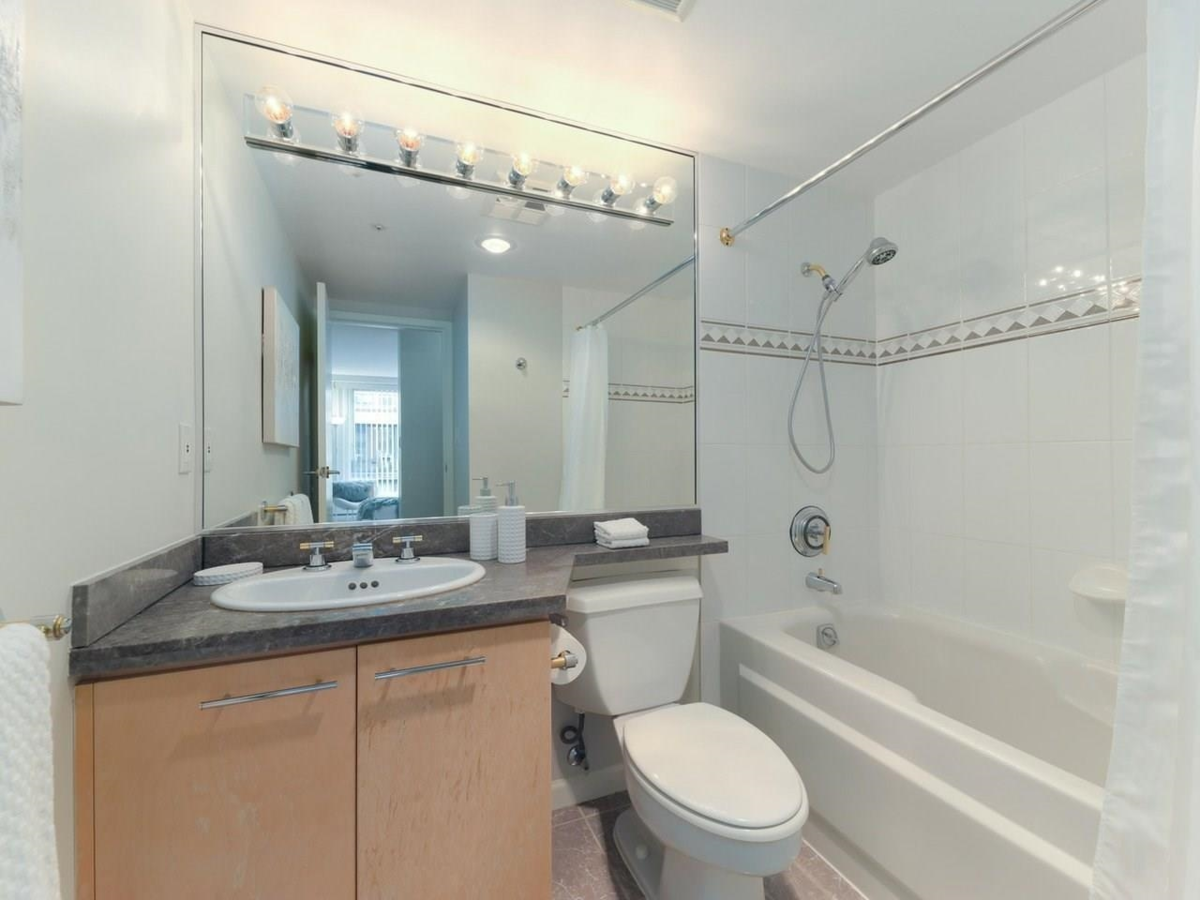Powder Room Photo of 10A 199 Drake Street, Vancouver, BC
