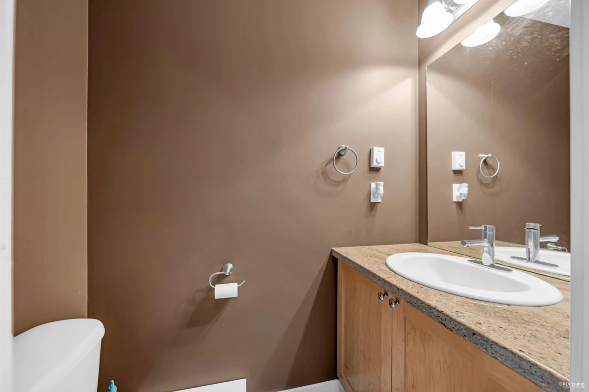 Mudroom Photo of 30 638 W 6th Avenue, Vancouver, BC