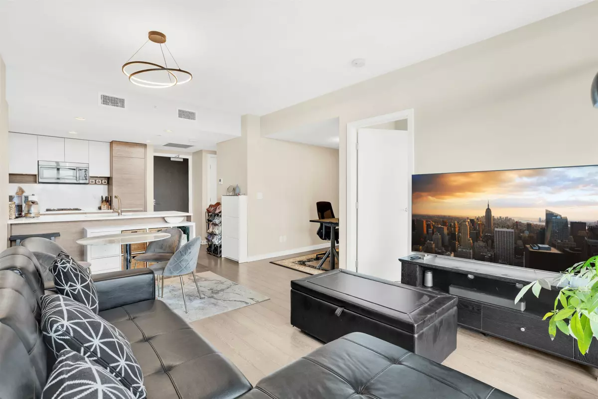 Dining Area Photo of 1807 4485 Skyline Drive, Burnaby, BC