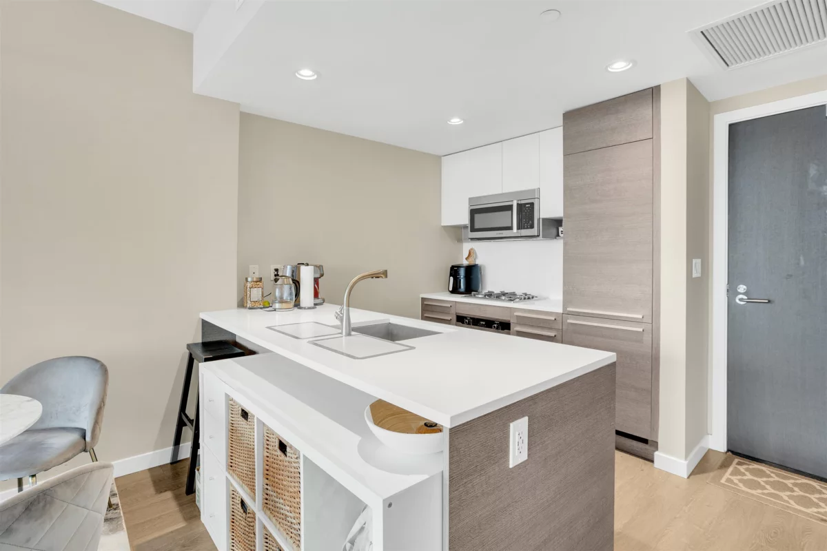 Kitchen Island Photo of 1807 4485 Skyline Drive, Burnaby, BC