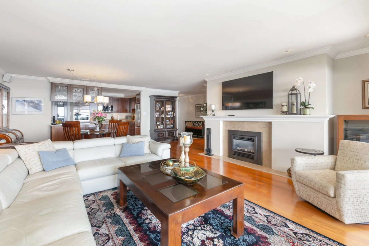 Dining Area Photo of 33 2250 Folkestone Way, West Vancouver, BC