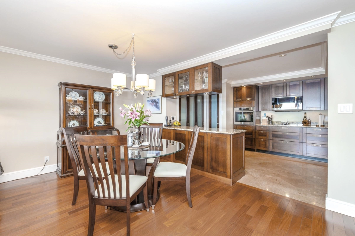Kitchen Island Photo of 33 2250 Folkestone Way, West Vancouver, BC