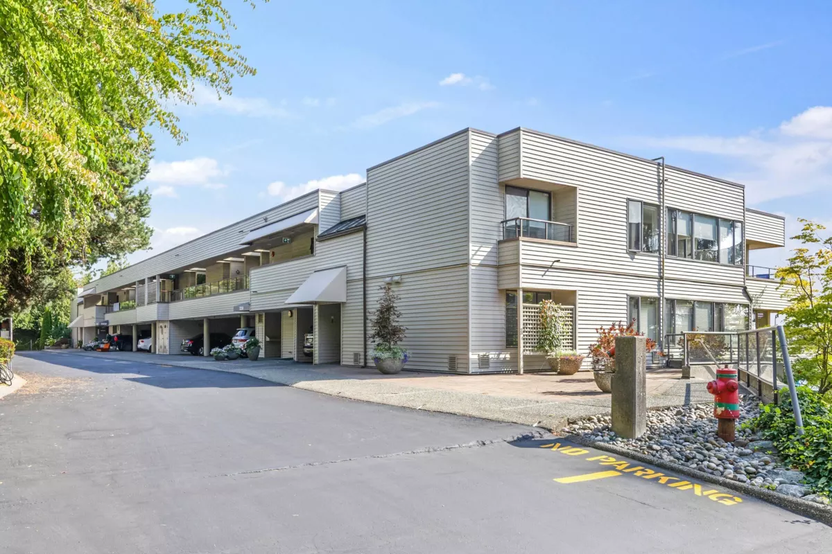 Laundry Room Photo of 33 2250 Folkestone Way, West Vancouver, BC