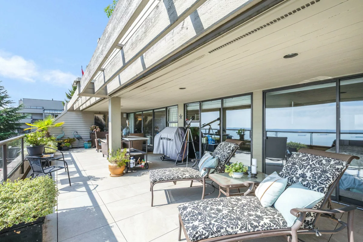 Powder Room Photo of 33 2250 Folkestone Way, West Vancouver, BC