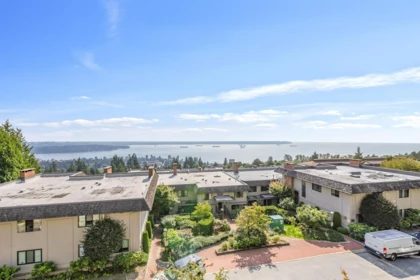 Office / Den Photo of 33 2250 Folkestone Way, West Vancouver, BC
