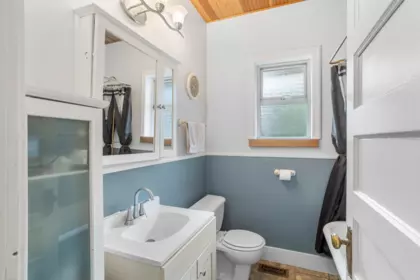 Guest Bathroom Photo of 1408 Edinburgh Street, New Westminster, BC