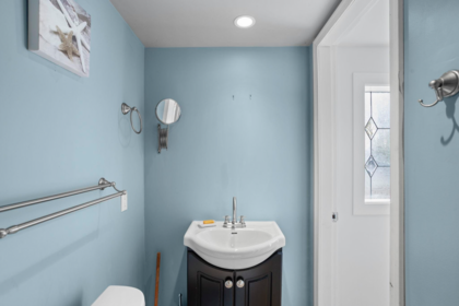 Hallway Photo of 1408 Edinburgh Street, New Westminster, BC