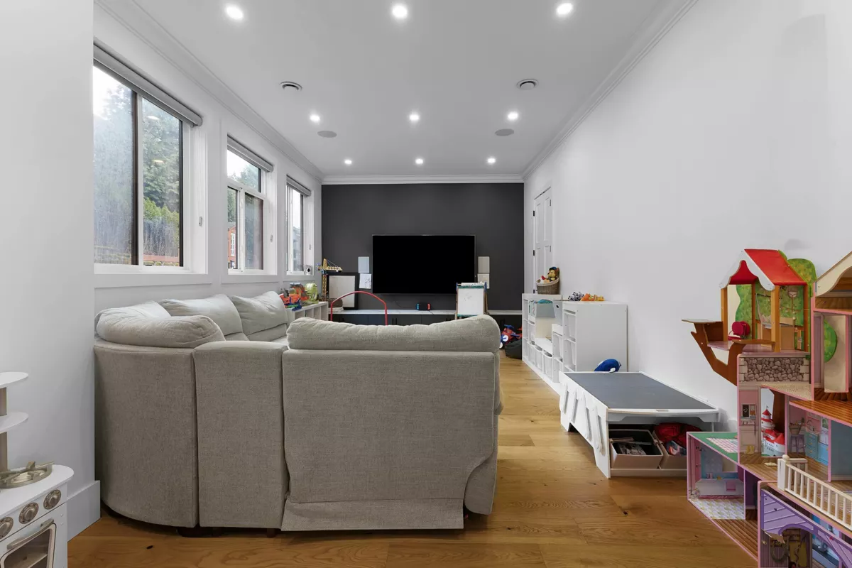 Basement Recreation Room Photo of 14910 62a Avenue, Surrey, BC