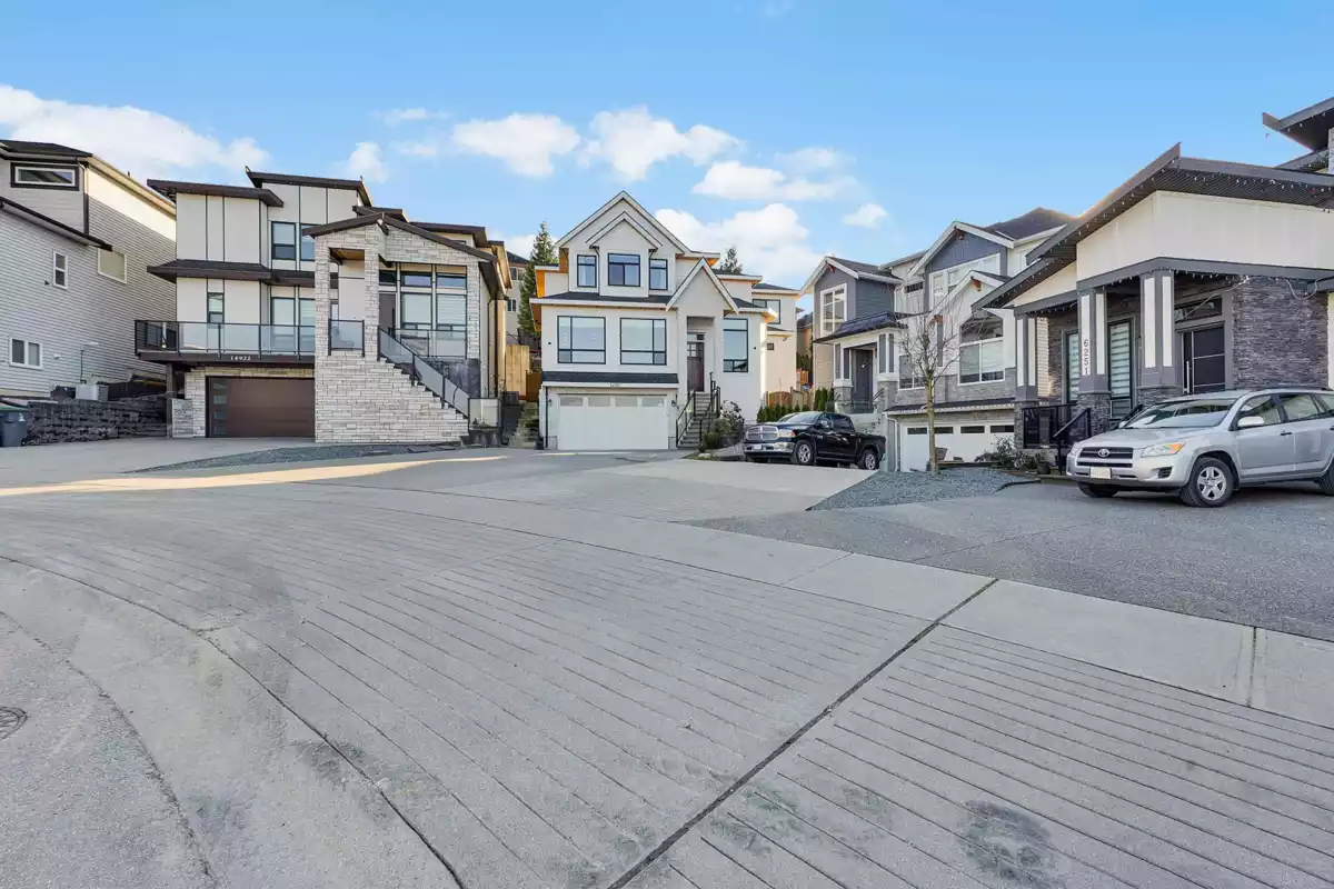 Kitchen Island Photo of 14910 62a Avenue, Surrey, BC