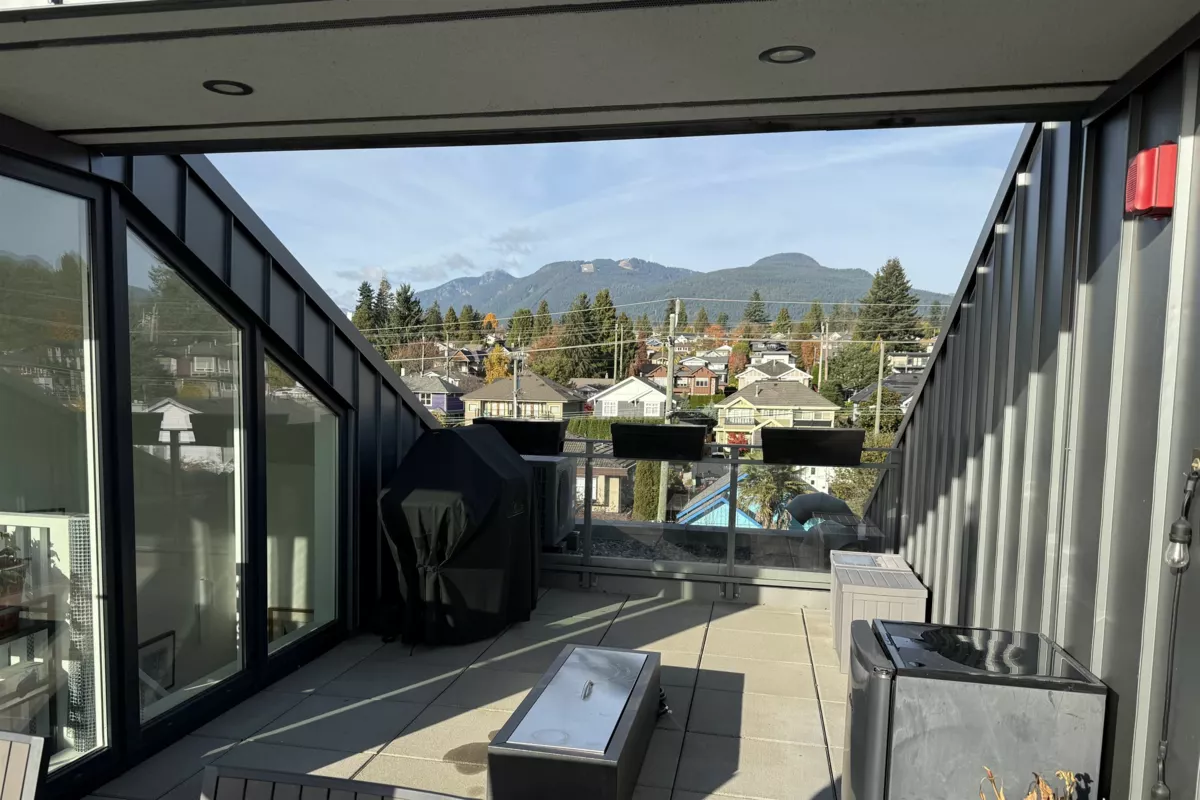 Front Yard Photo of 206 649 E 3rd Street, North Vancouver, BC