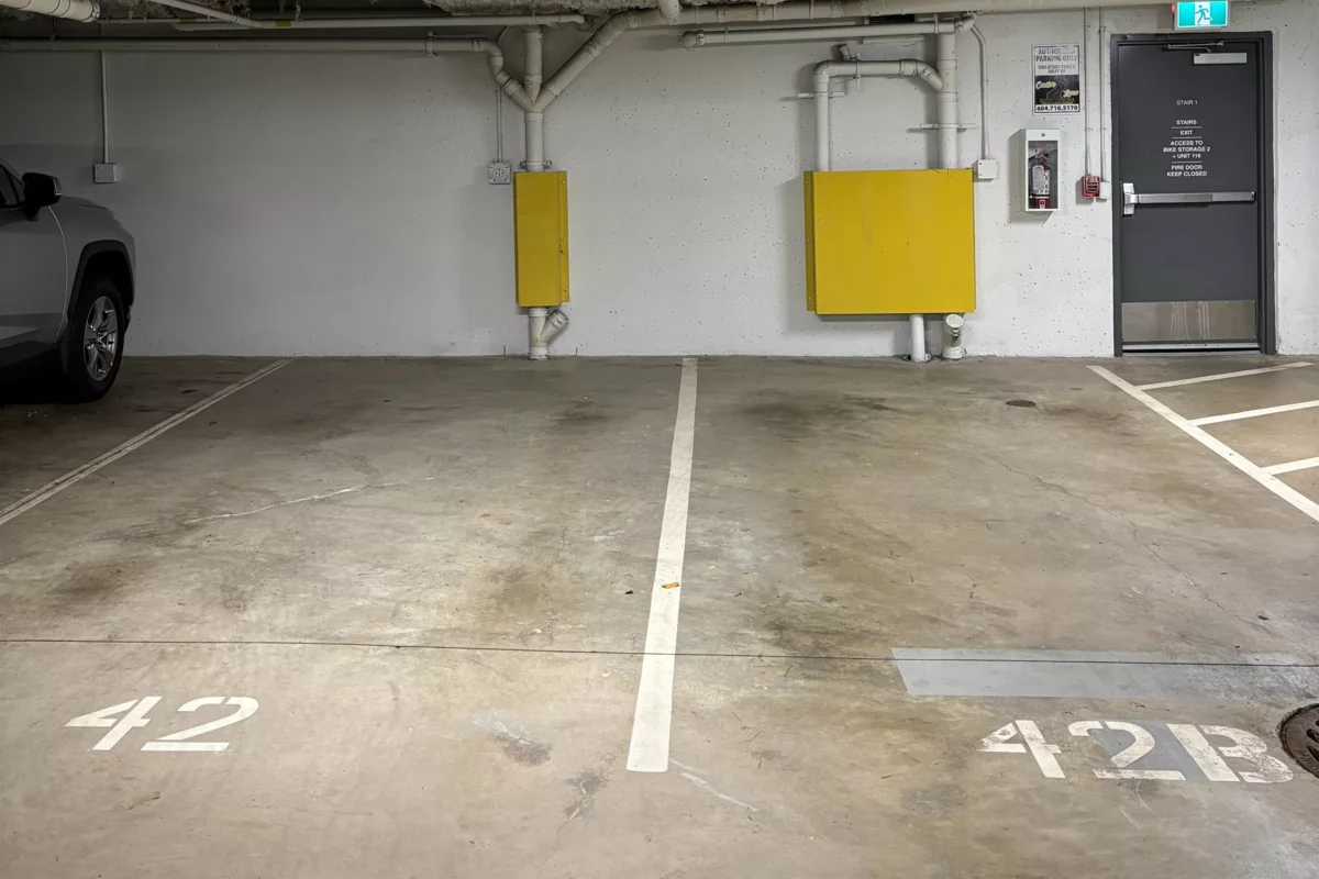 Hot Tub / Spa Photo of 206 649 E 3rd Street, North Vancouver, BC