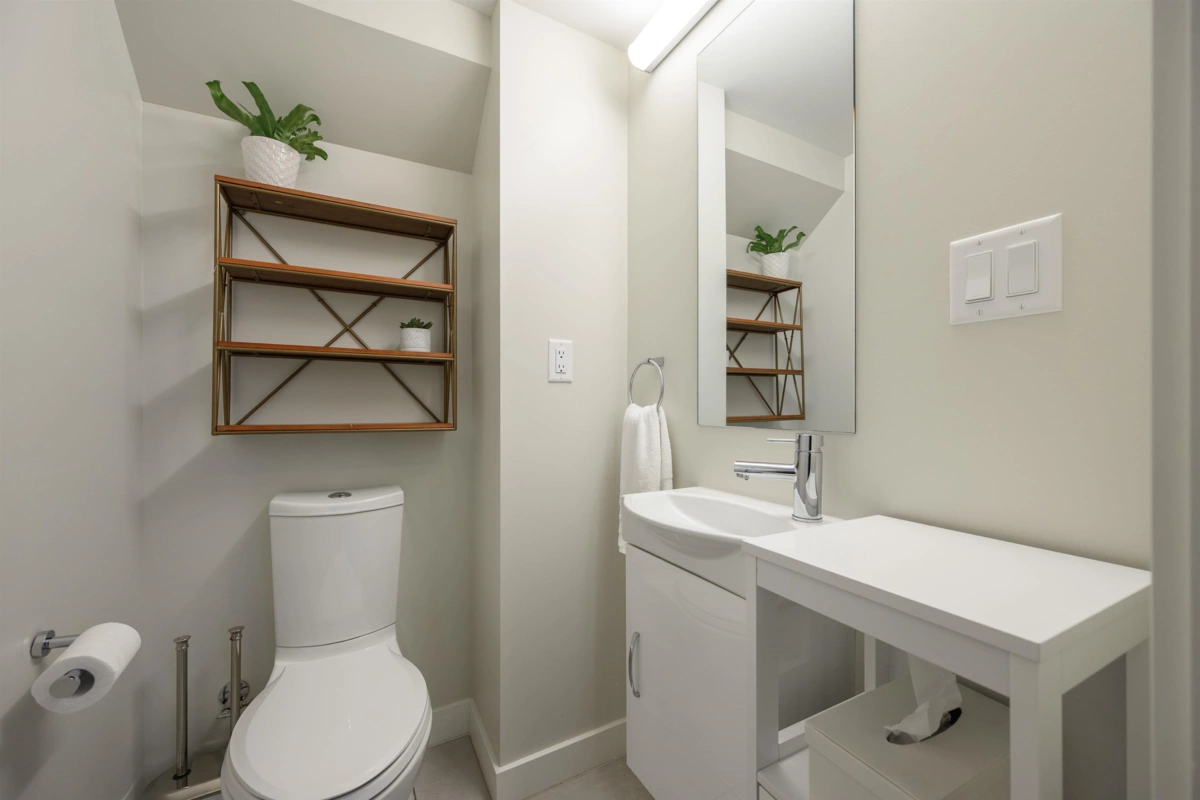 Kitchen Island Photo of 206 649 E 3rd Street, North Vancouver, BC