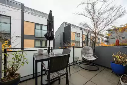 206 649 E 3rd Street, North Vancouver, BC