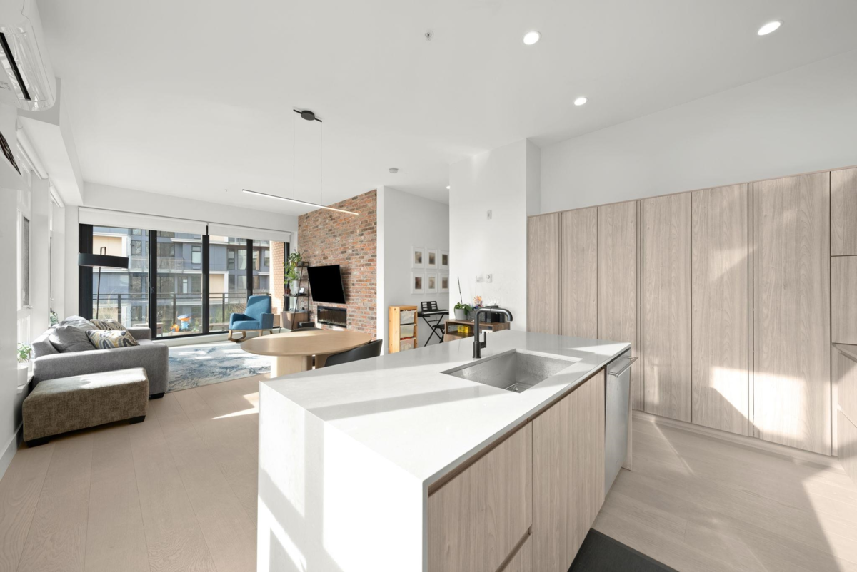 Dining Area Photo of 214 300 Salter Street, New Westminster, BC