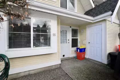 Entry Foyer Photo of 55 23560 119 Avenue, Maple Ridge, BC