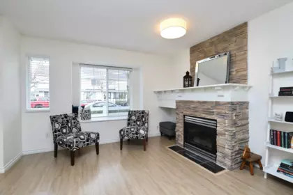 Kitchen Island Photo of 55 23560 119 Avenue, Maple Ridge, BC