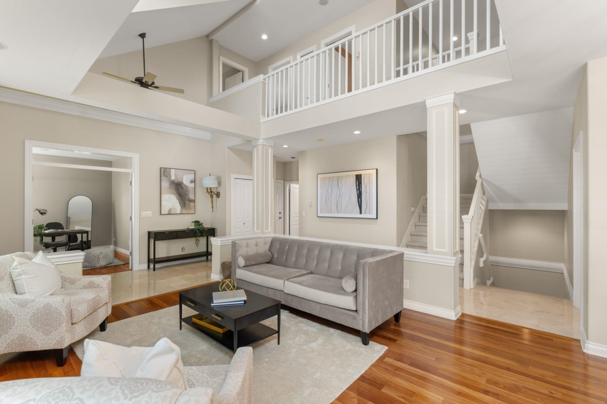 Dining Area Photo of 9 15715 34 Avenue, Surrey, BC