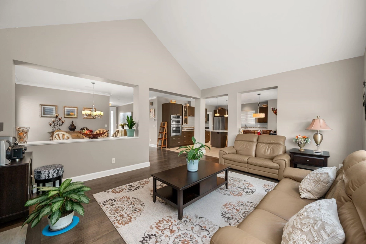 Breakfast Nook Photo of 1085 King George Boulevard, Surrey, BC