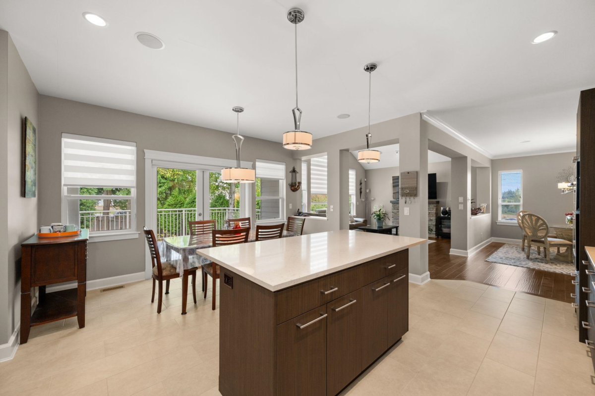 Guest Bathroom Photo of 1085 King George Boulevard, Surrey, BC