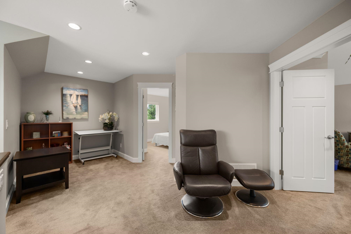 Loft / Bonus Room Photo of 1085 King George Boulevard, Surrey, BC