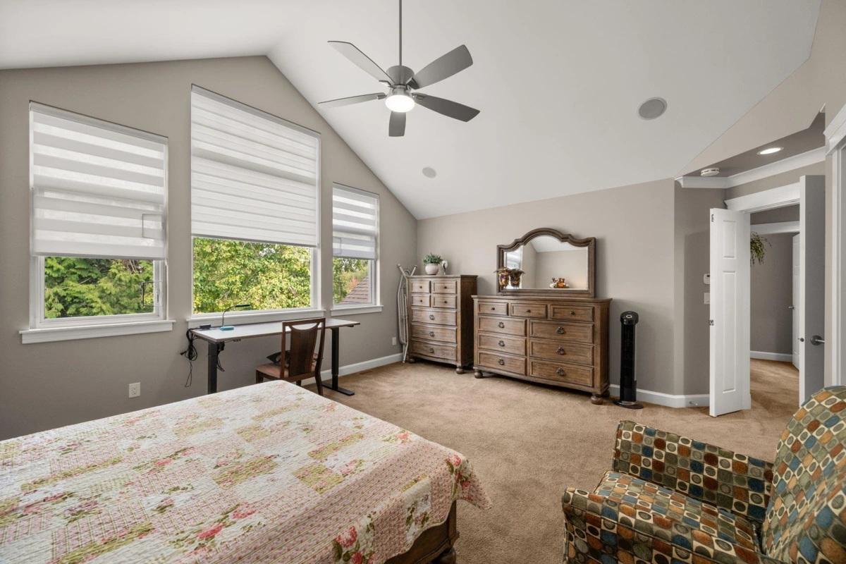 Mudroom Photo of 1085 King George Boulevard, Surrey, BC