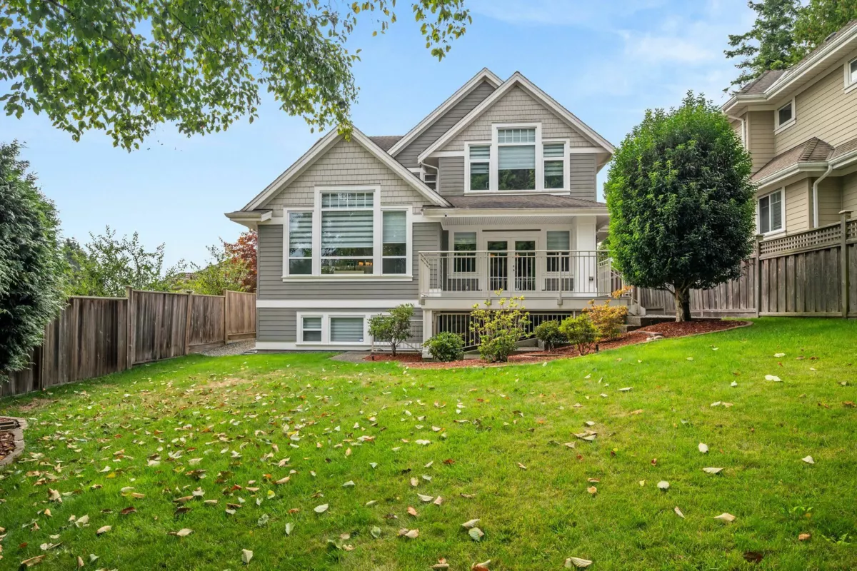 Neighborhood Park Photo Near 1085 King George Boulevard, Surrey, BC