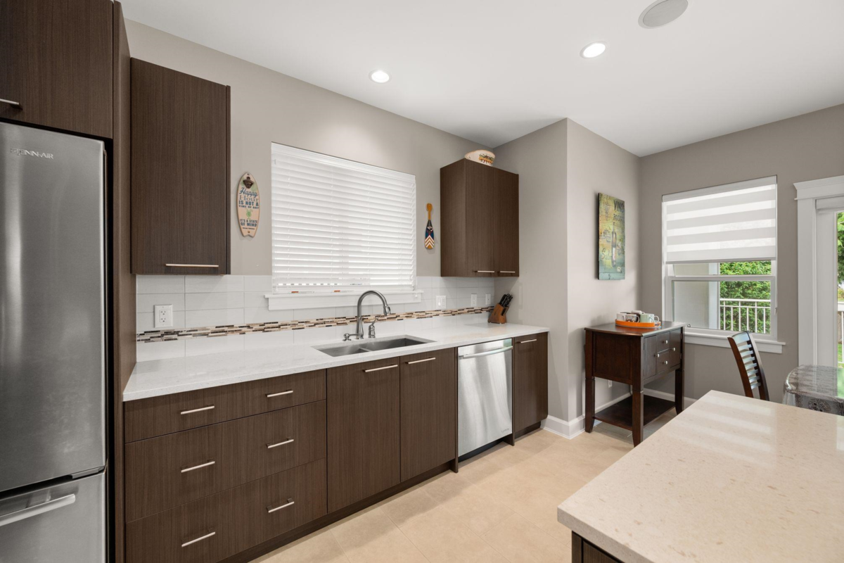 Office / Den Photo of 1085 King George Boulevard, Surrey, BC