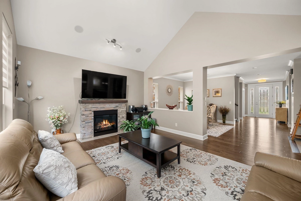 Primary Bedroom Photo of 1085 King George Boulevard, Surrey, BC