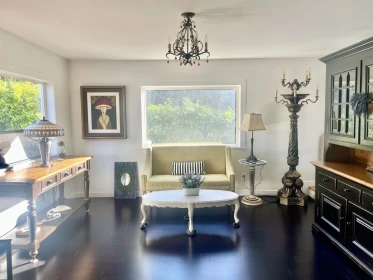 Kitchen Island Photo of 2725 Gordon Avenue, Surrey, BC
