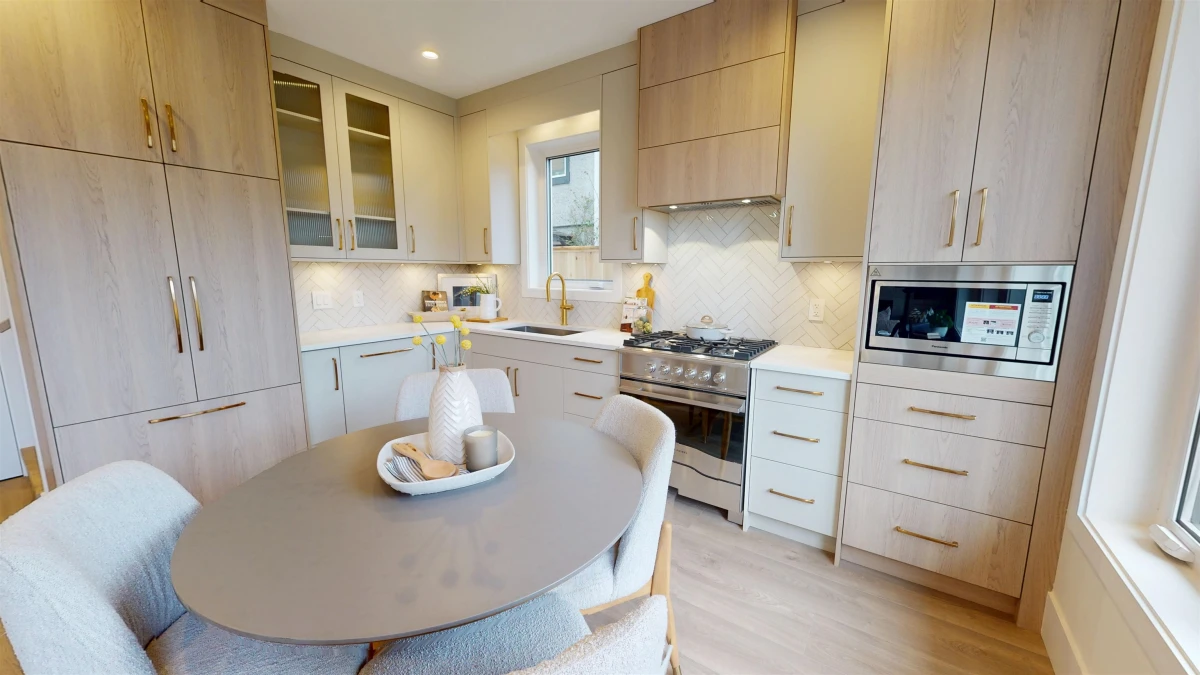 Dining Area Photo of 2 2528 Turner Street, Vancouver, BC