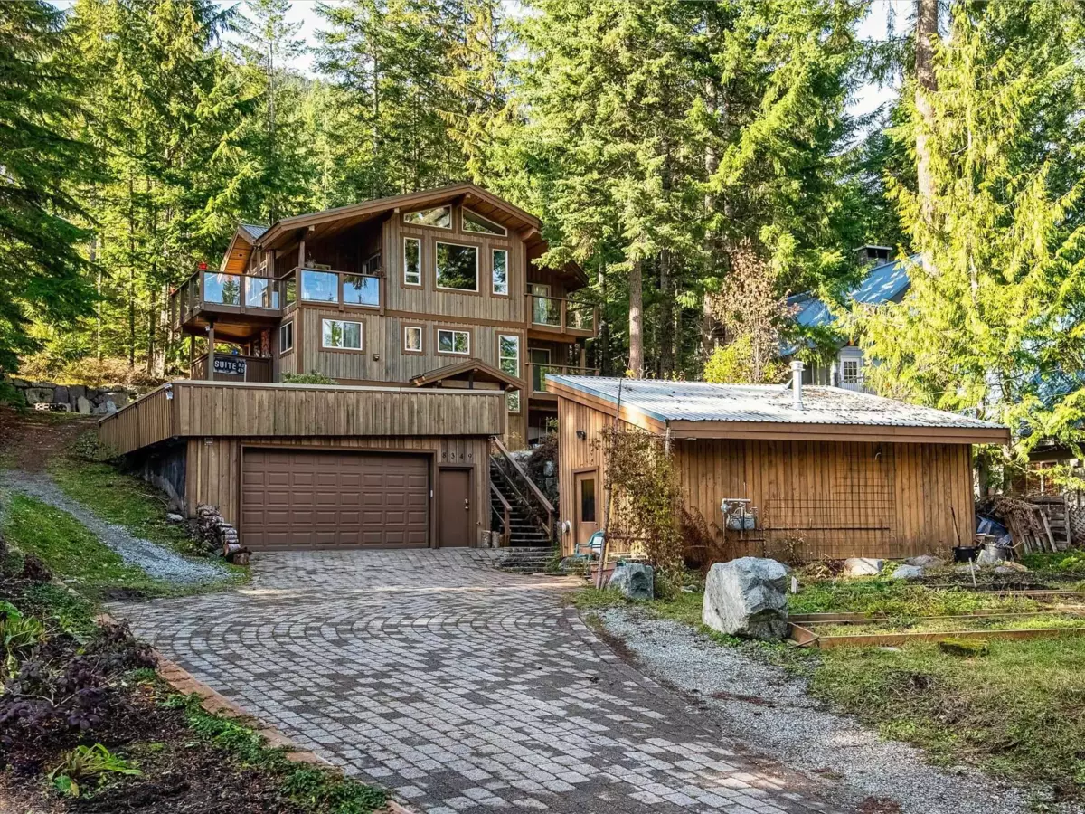 Living Room Photo of 8349 Needles Drive, Whistler, BC