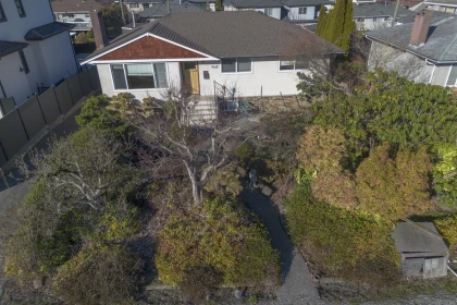 Garden / Landscaping Photo of 5745 Laurel Street, Burnaby, BC
