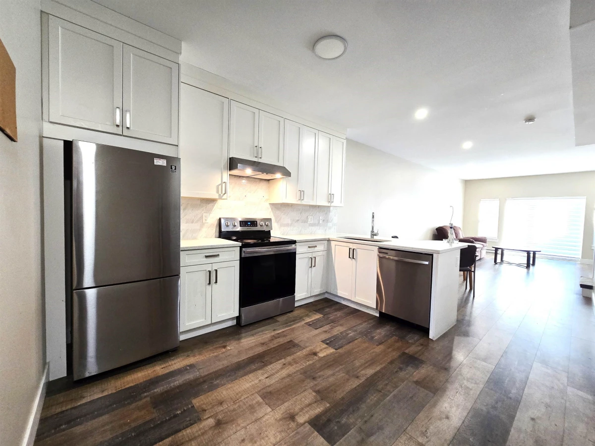 Family Room Photo of 4 1950 Salton Road, Abbotsford, BC
