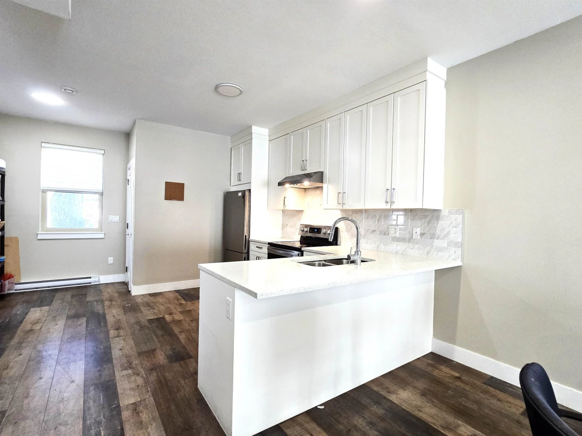 Living Room Photo of 4 1950 Salton Road, Abbotsford, BC