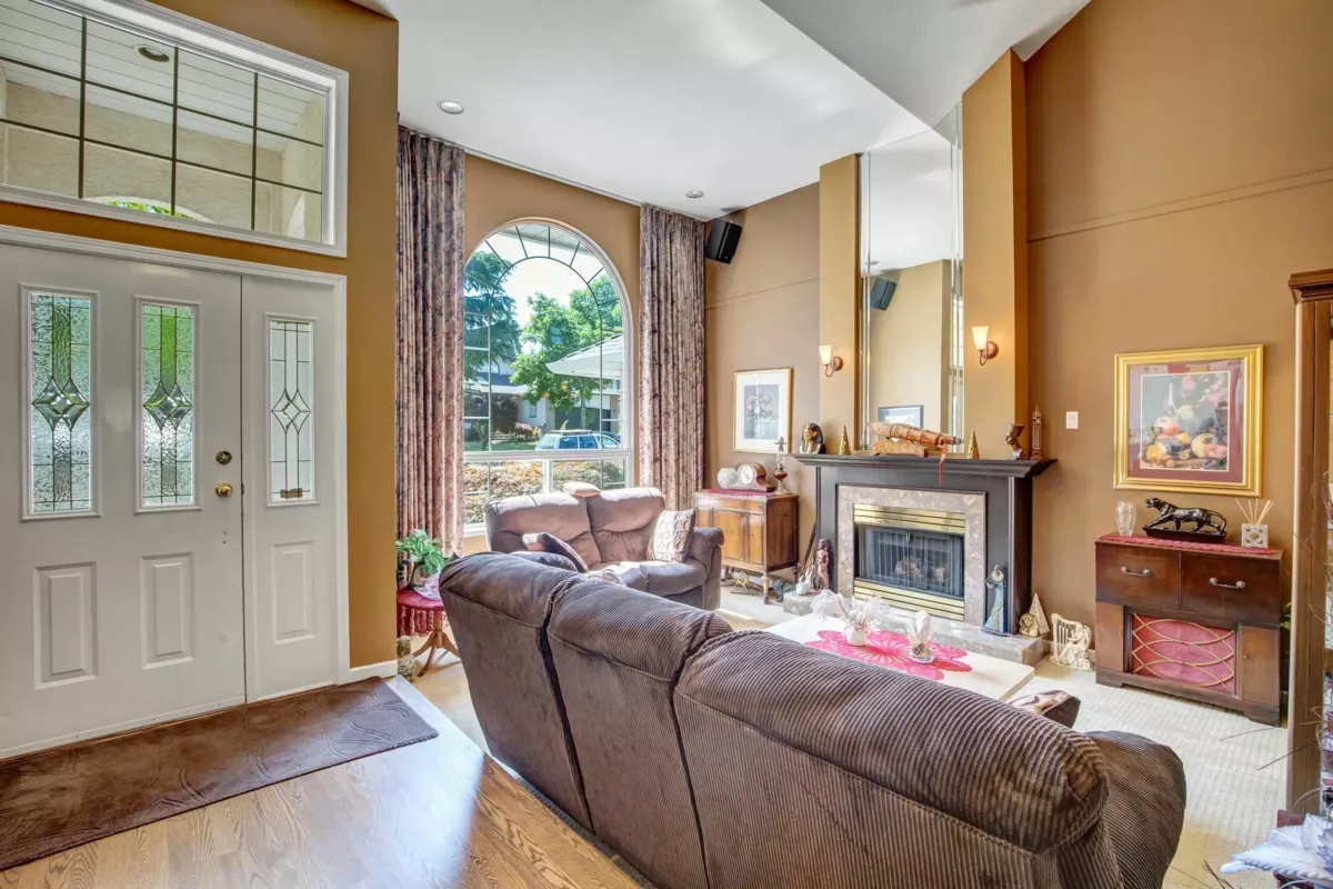Family Room Photo of 13541 60a Avenue, Surrey, BC