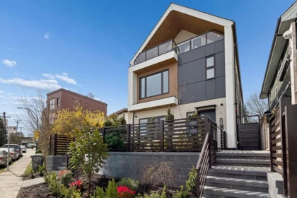 Outdoor Deck Photo of 1 3391 Victoria Drive, Vancouver, BC