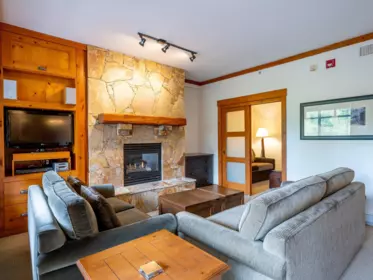 303 2202 Gondola Way, Whistler, BC, Whistler — Apartment/Condo for sale