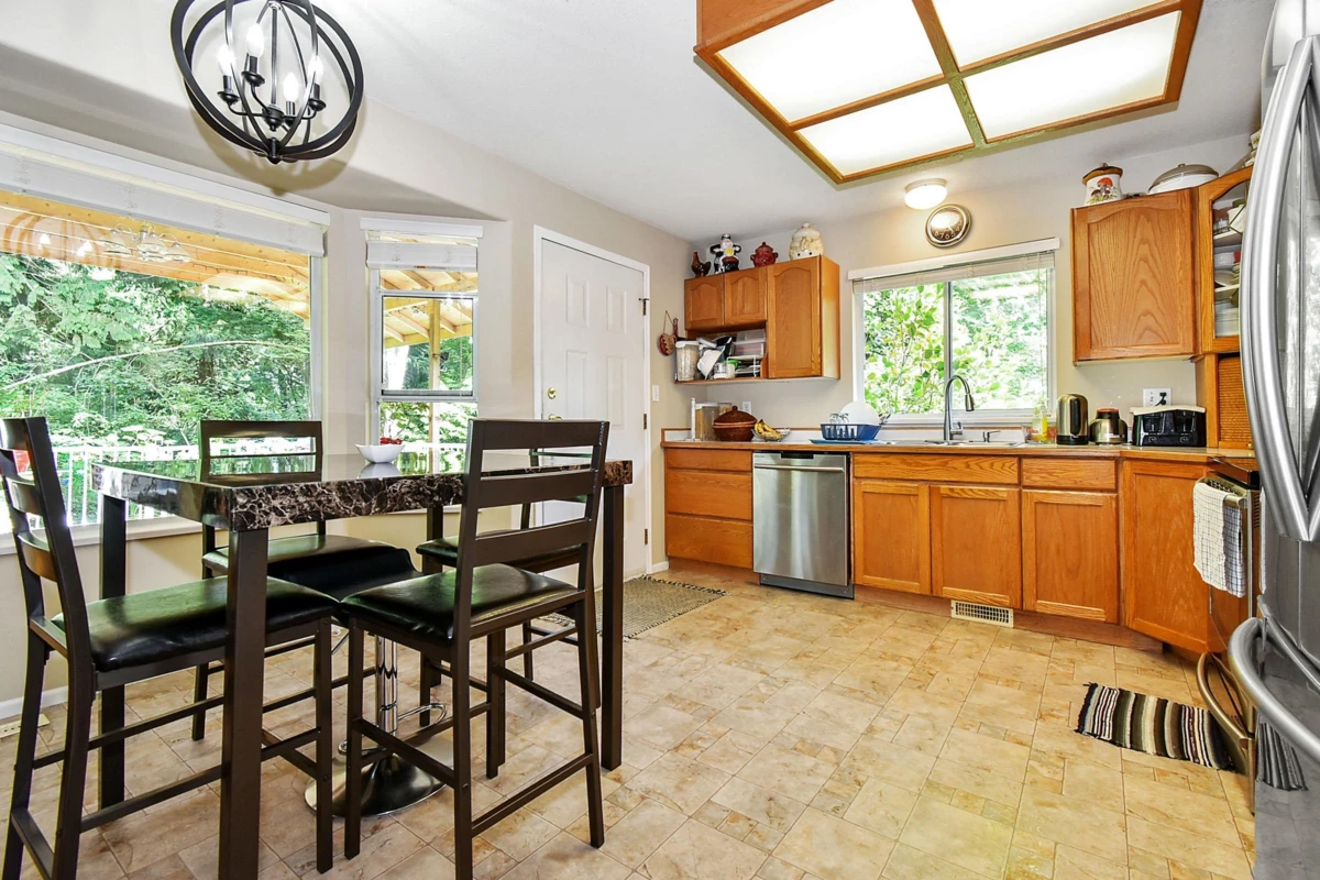 Dining Area Photo of 8928 Hammond Street, Mission, BC