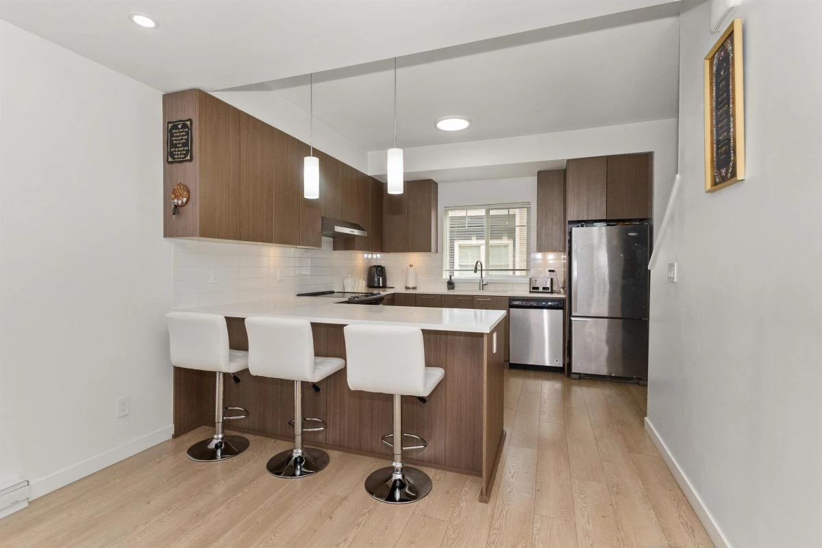 Dining Area Photo of 89 32633 Simon Avenue, Abbotsford, BC