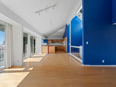 Hallway Photo of 2220 Queens Avenue, West Vancouver, BC
