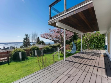 Hot Tub / Spa Photo of 2220 Queens Avenue, West Vancouver, BC