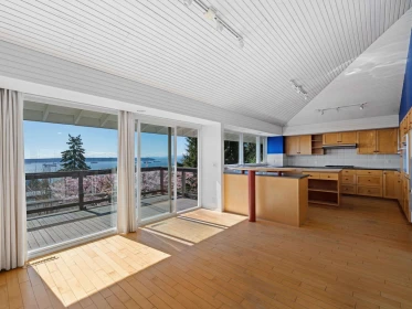 Office / Den Photo of 2220 Queens Avenue, West Vancouver, BC