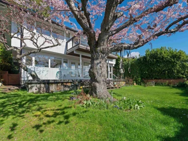 Outdoor Kitchen Photo of 2220 Queens Avenue, West Vancouver, BC
