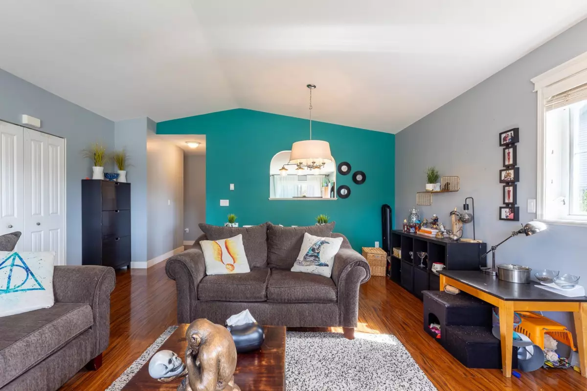 Living Room Photo of 5708 Louise Way, Sechelt, BC