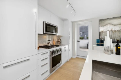 Kitchen Island Photo of 2512 Fraser Street, Vancouver, BC