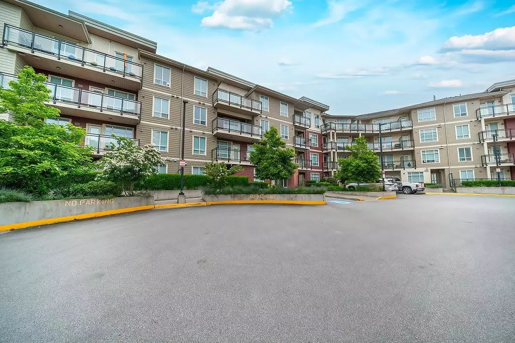 Family Room Photo of D202 20211 66 Avenue, Langley, BC