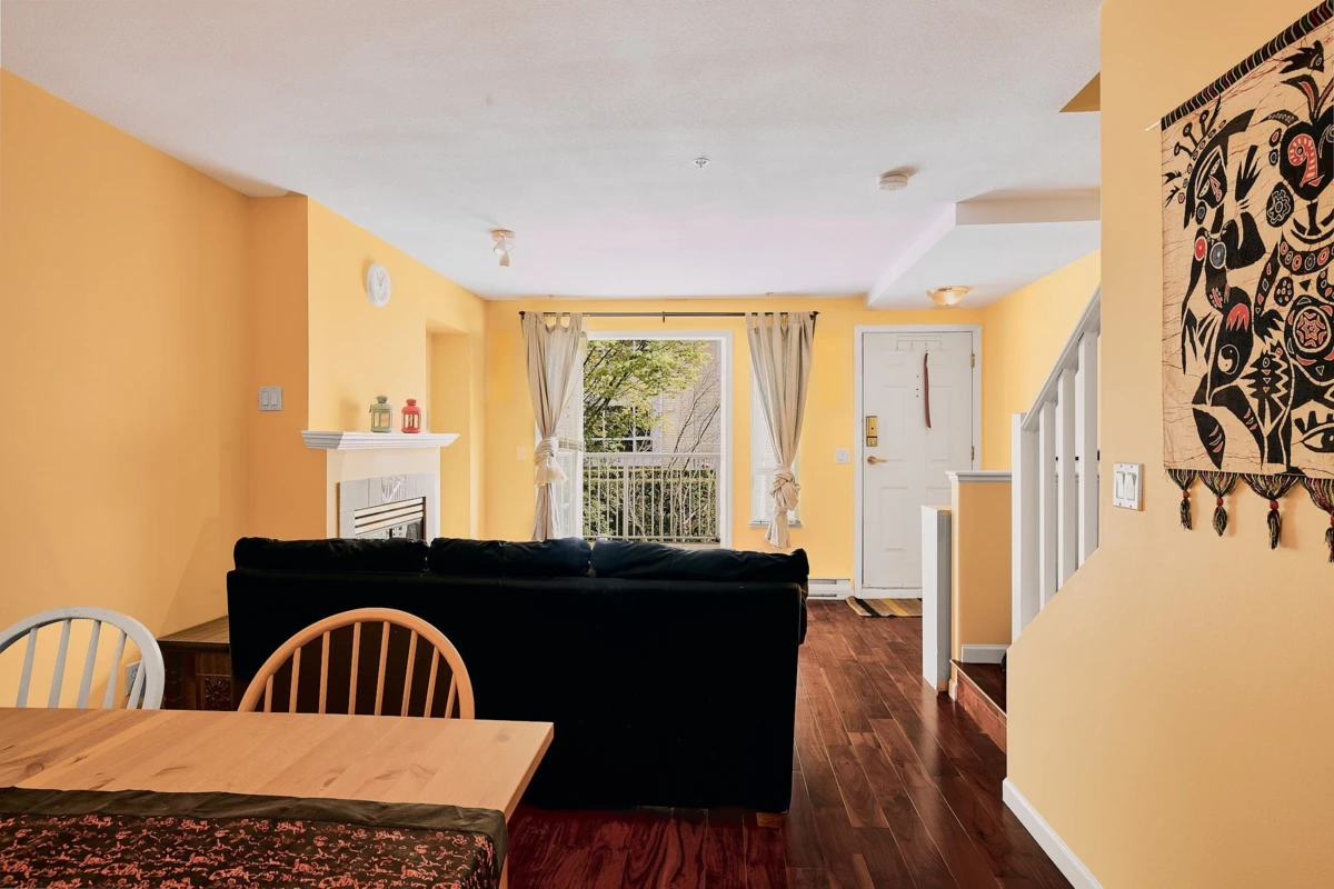 Dining Area Photo of 117 6588 Southoaks Crescent, Burnaby, BC